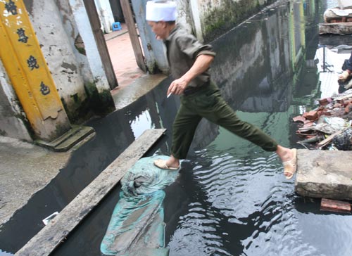 l&agrave;ng[-]kh&ocirc;ng[-]mưa[-]cũng[-]lụt